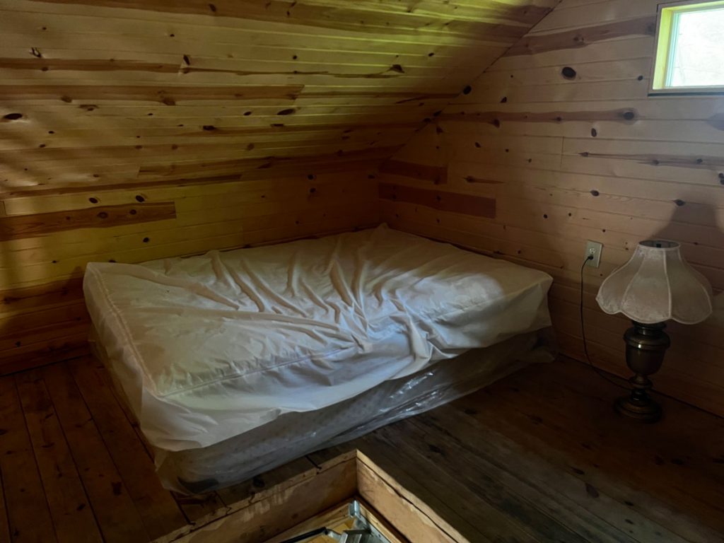 Cabin 2 interior 4