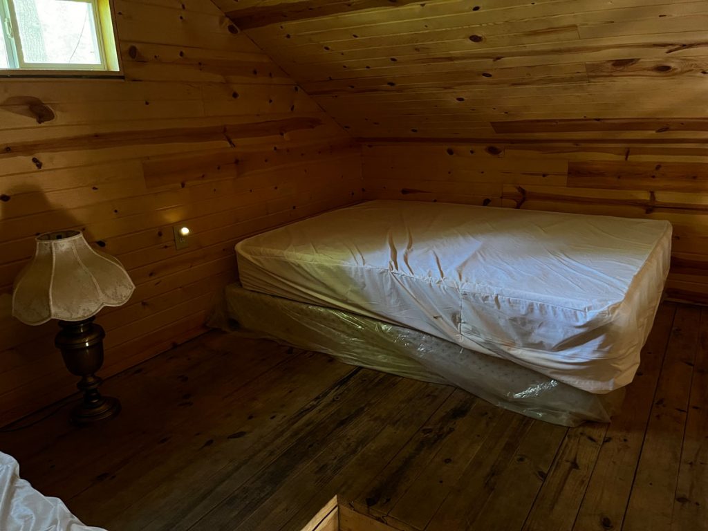 Cabin 2 interior 5